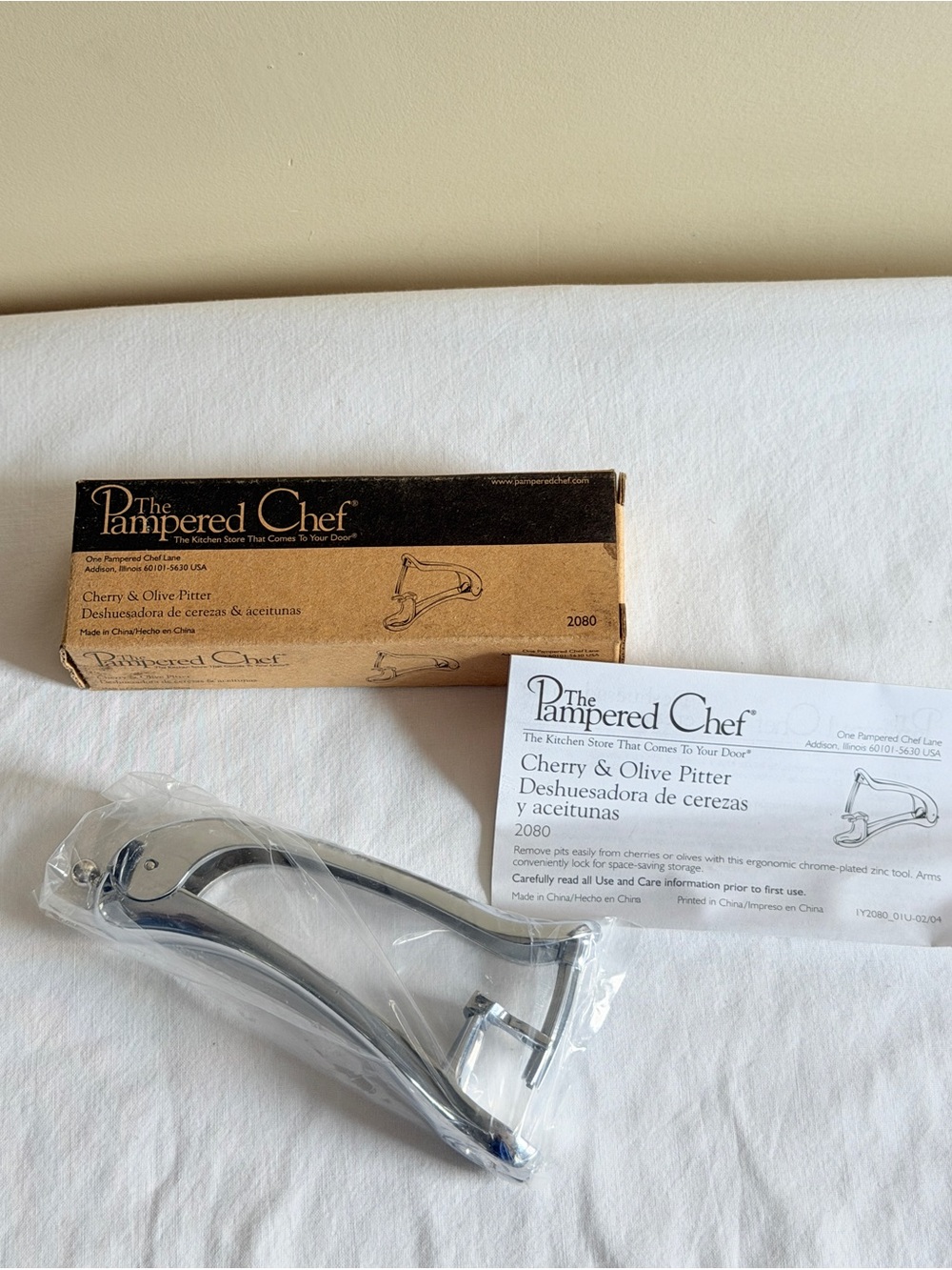 Pampered Chef Cherry & Olive Pitter #2080 NEW NIB Retired Discontinued